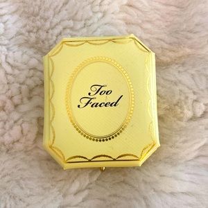 Too faced highlighter